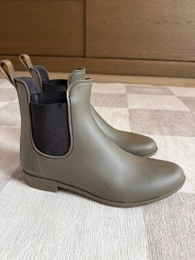Merona Olive Green Chelsea Rain Ankle Boots